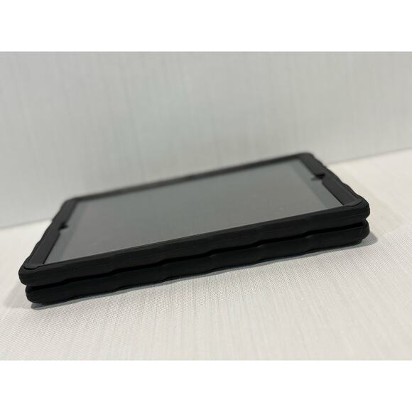 2 Apple iPad generation 6 32gb wifi grayscale tablets in cases Bundle - Picture 2 of 2